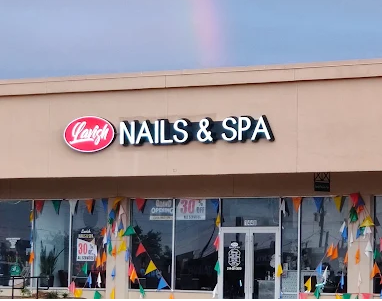LAVISH NAILS & SPA salon
